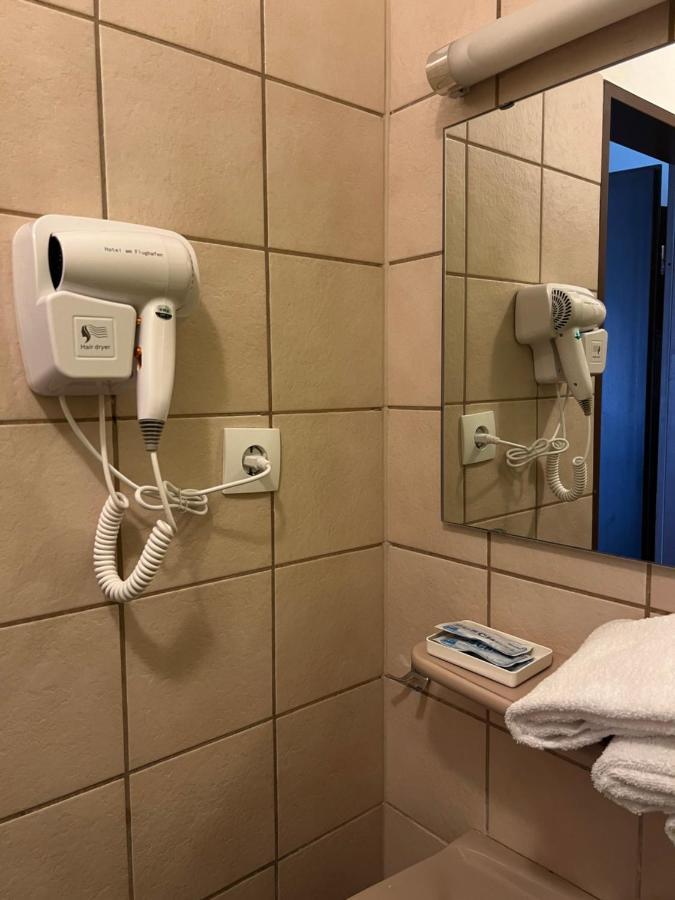 קלן Hotel Am Flughafen מראה חיצוני תמונה