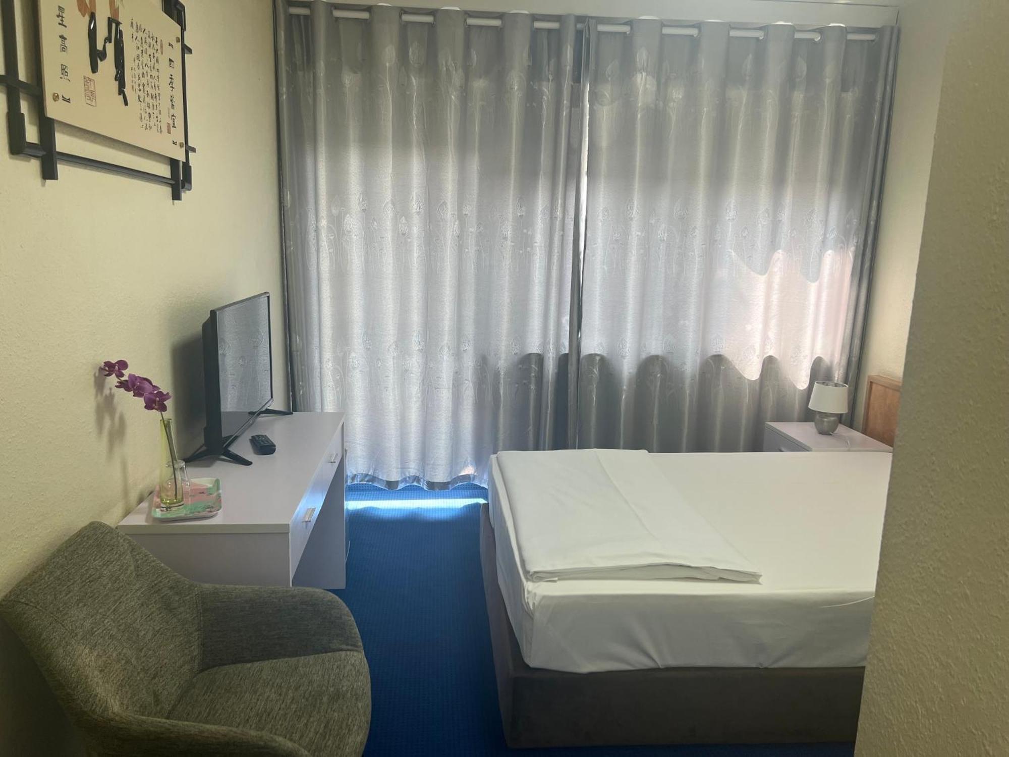 קלן Hotel Am Flughafen מראה חיצוני תמונה