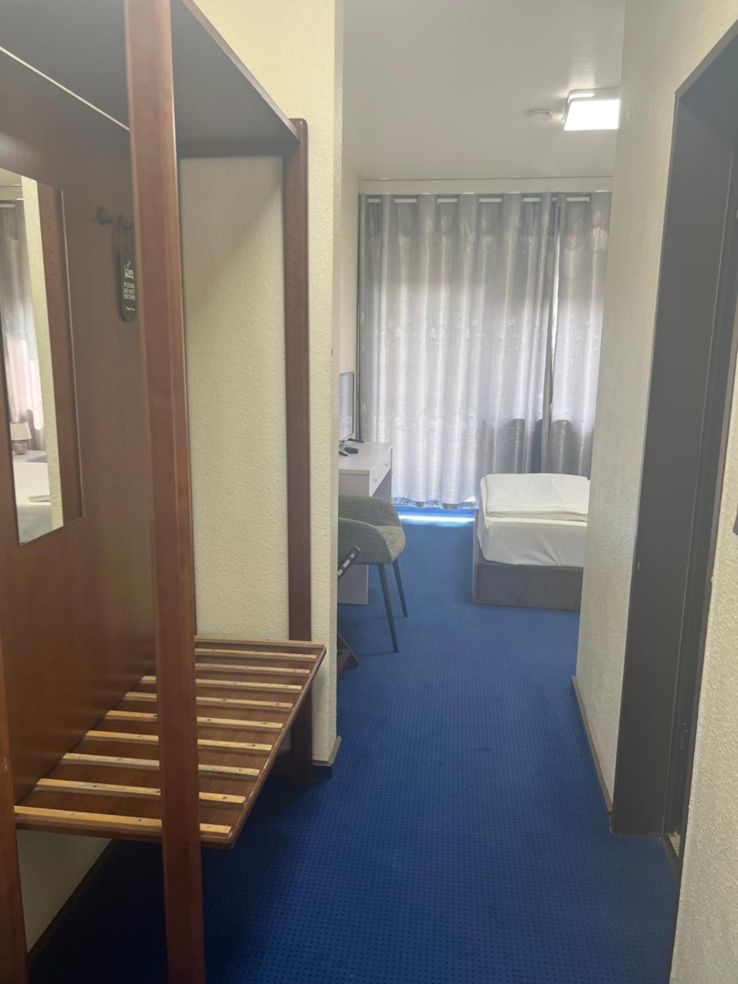 קלן Hotel Am Flughafen מראה חיצוני תמונה