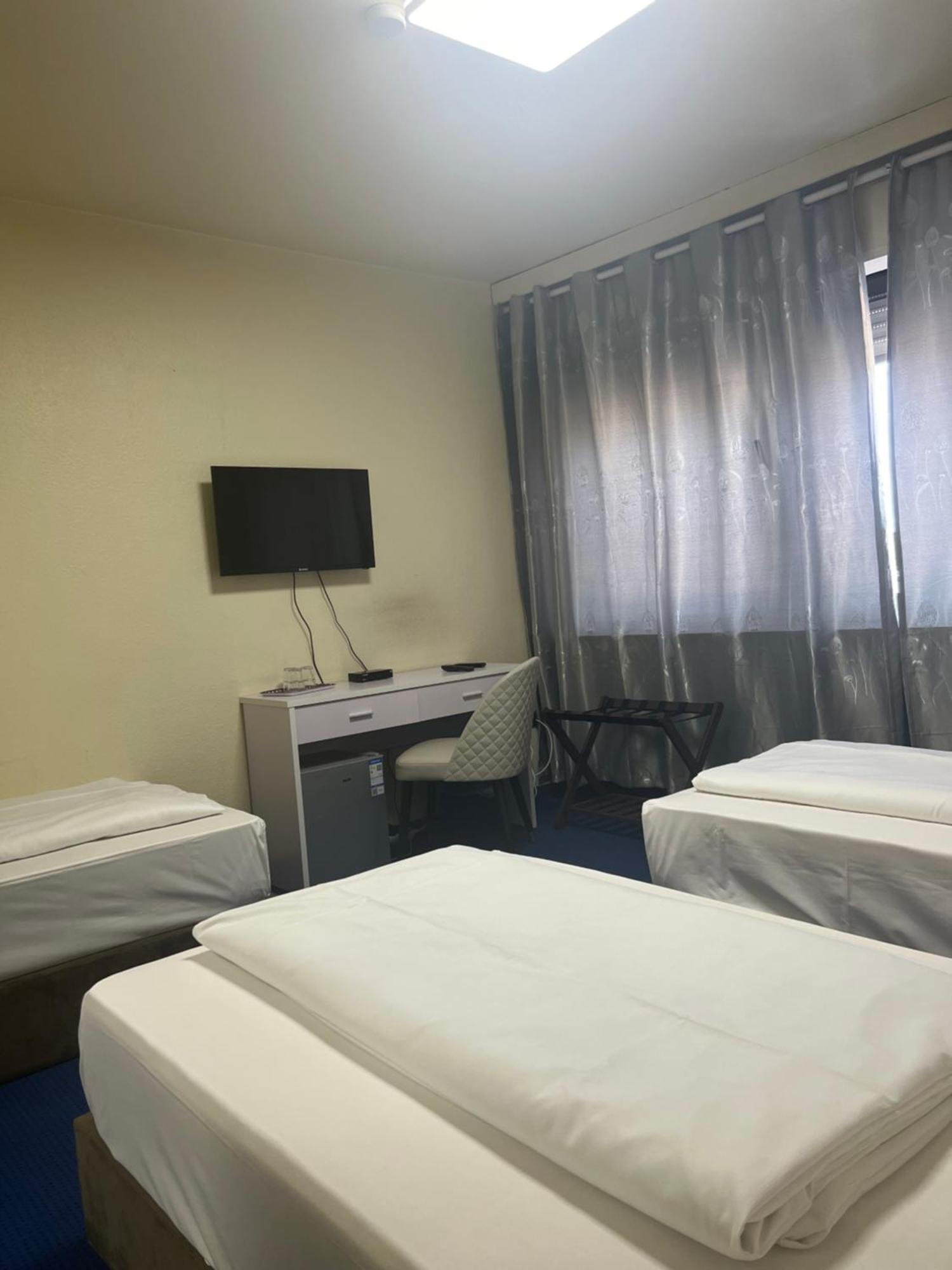 קלן Hotel Am Flughafen מראה חיצוני תמונה