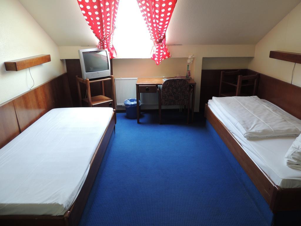 קלן Hotel Am Flughafen מראה חיצוני תמונה